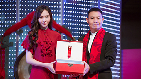 中国美正当红，，，老哥网A股上市，，，引领新时代